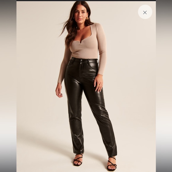 Abercrombie Curve Love Split-Hem Vegan Leather 90s Straight Pant - Picture 1 of 6